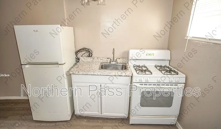 1111 N Cotton St #E — Photo 4