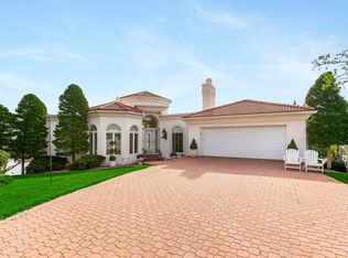 320 NE Dartmore Ct, Lees Summit, MO 64064