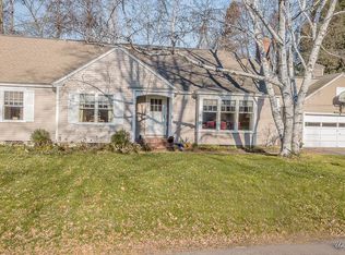 9 Forbes Ln, Andover, MA 01810