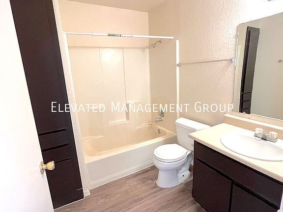 5th image of 137 Manzano St NE APT C