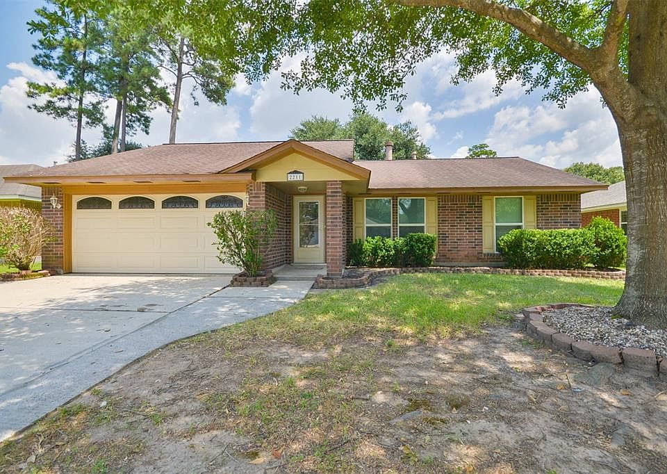 1st image of 2211 Old Oak Ln