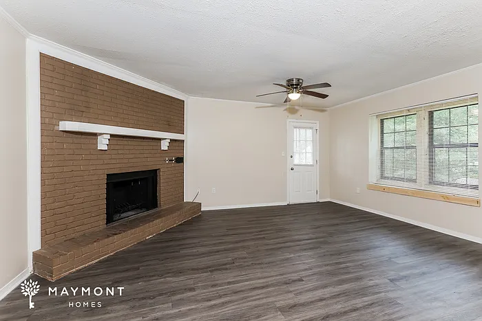 415 Shenandoah Rd N — Photo 3