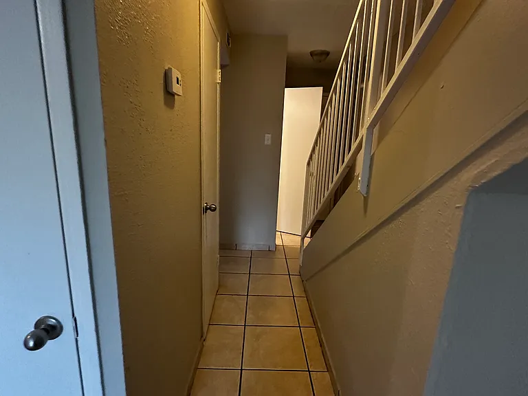 Craddock Ave — Photo 12
