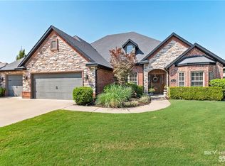 5706 S 45th St, Rogers, AR 72758