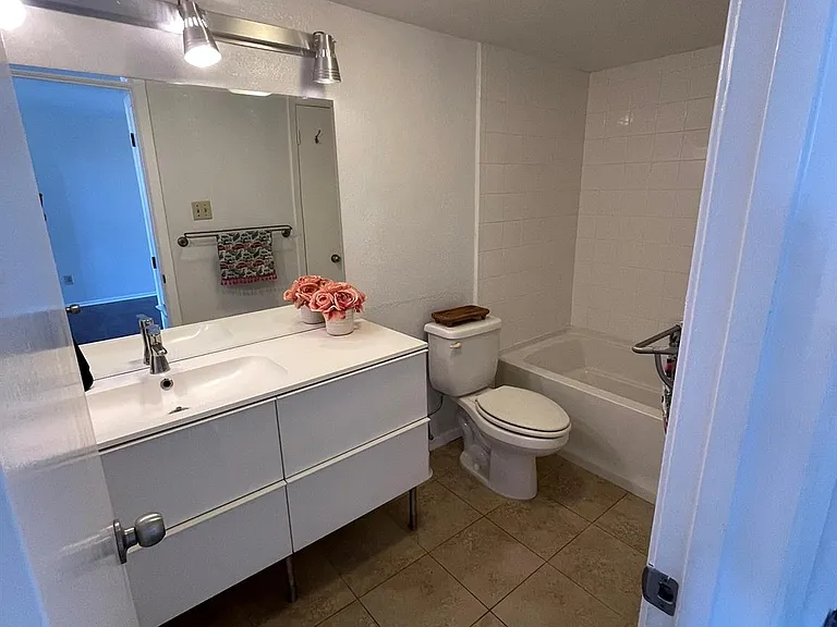 1514 Parker Ln #110 — Photo 9