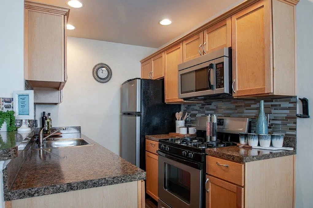 Hill Brook Place Apartment Homes — Photo 1