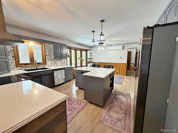 5th image of 7242 King James Rd