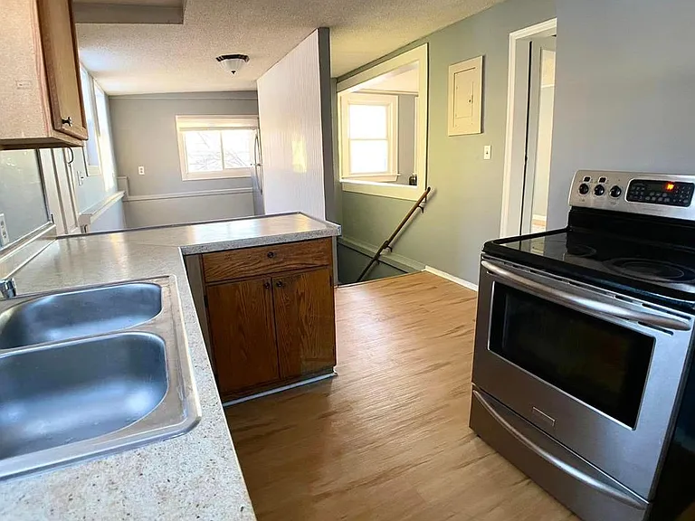 1082 Payne Ave #2 — Photo 7