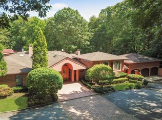 12 Timber Ridge Dr, Oyster Bay, NY 11771