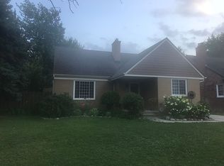 2239 Hawthorne Rd, Grosse Pointe Woods, MI 48236