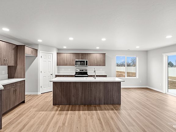 3rd image of 17226 N Swan Springs Pl