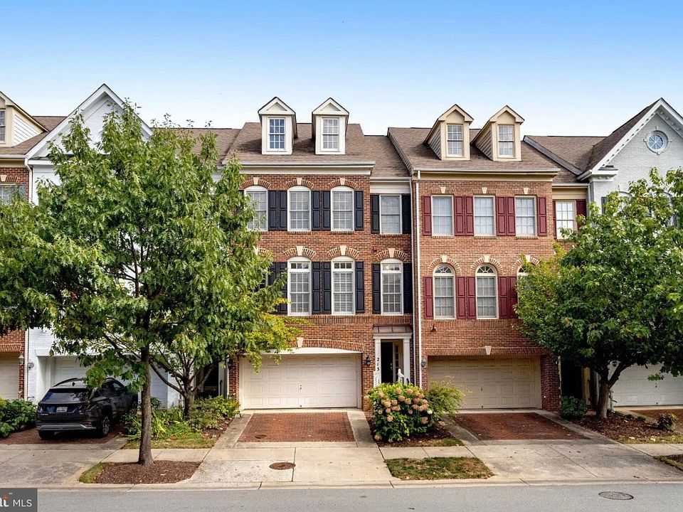 1st image of 213 Oak Knoll Ter
