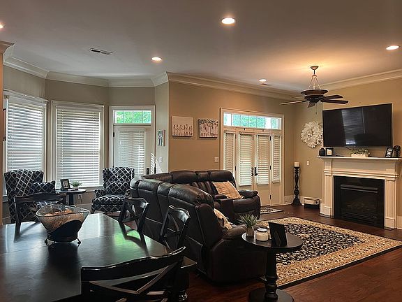 5th image of 158 Claygate Ct