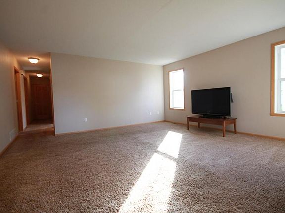 5th image of 623 5th Ave S