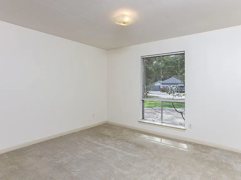 1226 Ferndale Dr — Photo 17