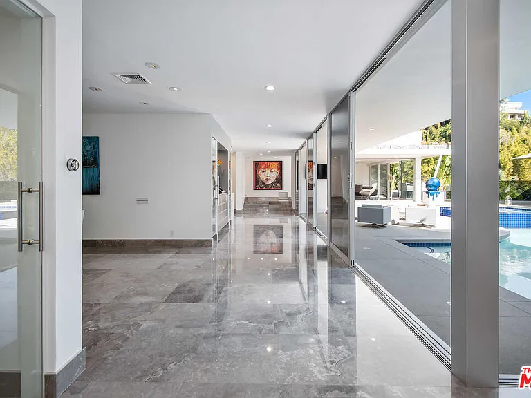 1250 Angelo Dr — Photo 4