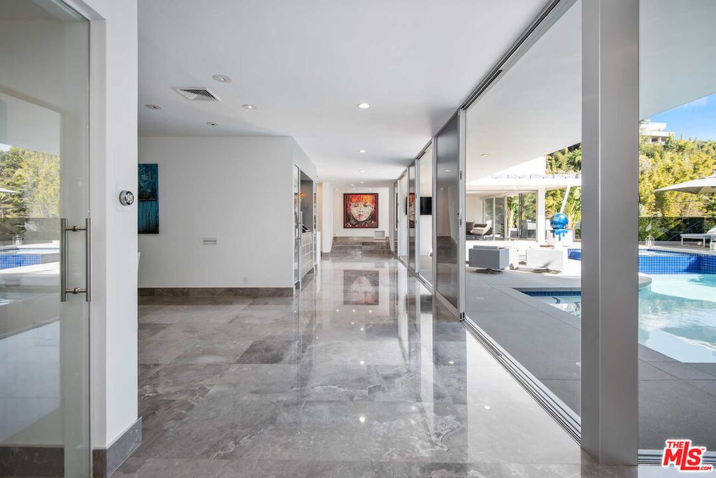 1250 Angelo Dr, Beverly Hills, CA - View 4