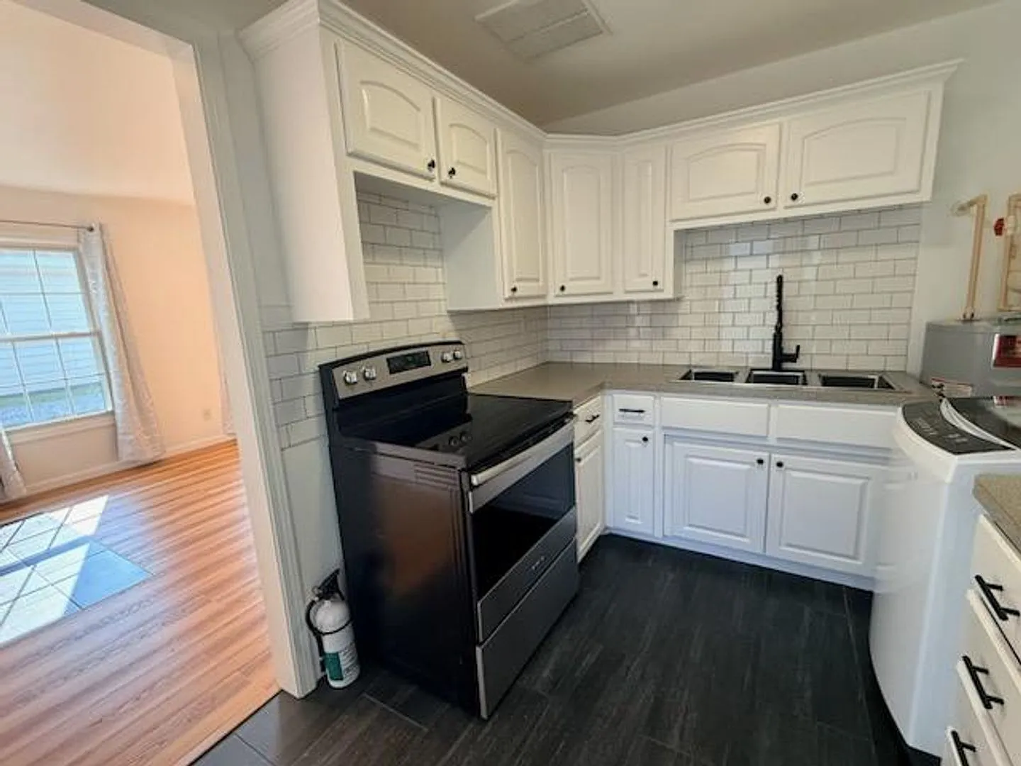 Madison Street Quarters - 1 bedroom 1 bath studio — Photo 3