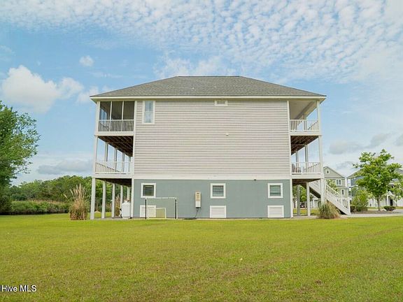 3rd image of 132 Riverwalk Lane