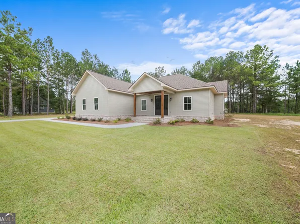1507 Wildflower Cir, Metter, GA 30439