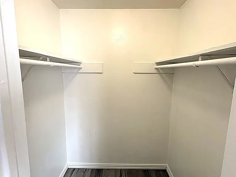 Western Oaks Apartments — Photo 13