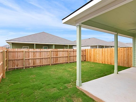 3rd image of 625 Grayson Ln