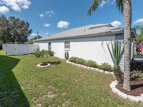 3rd image of 10459 Crestfield Dr