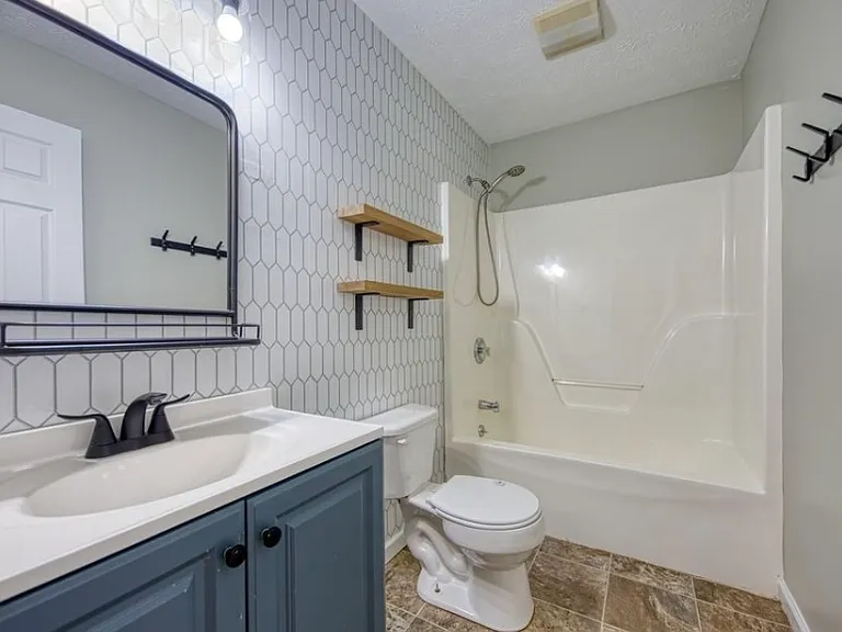 Landau Dr — Photo 12