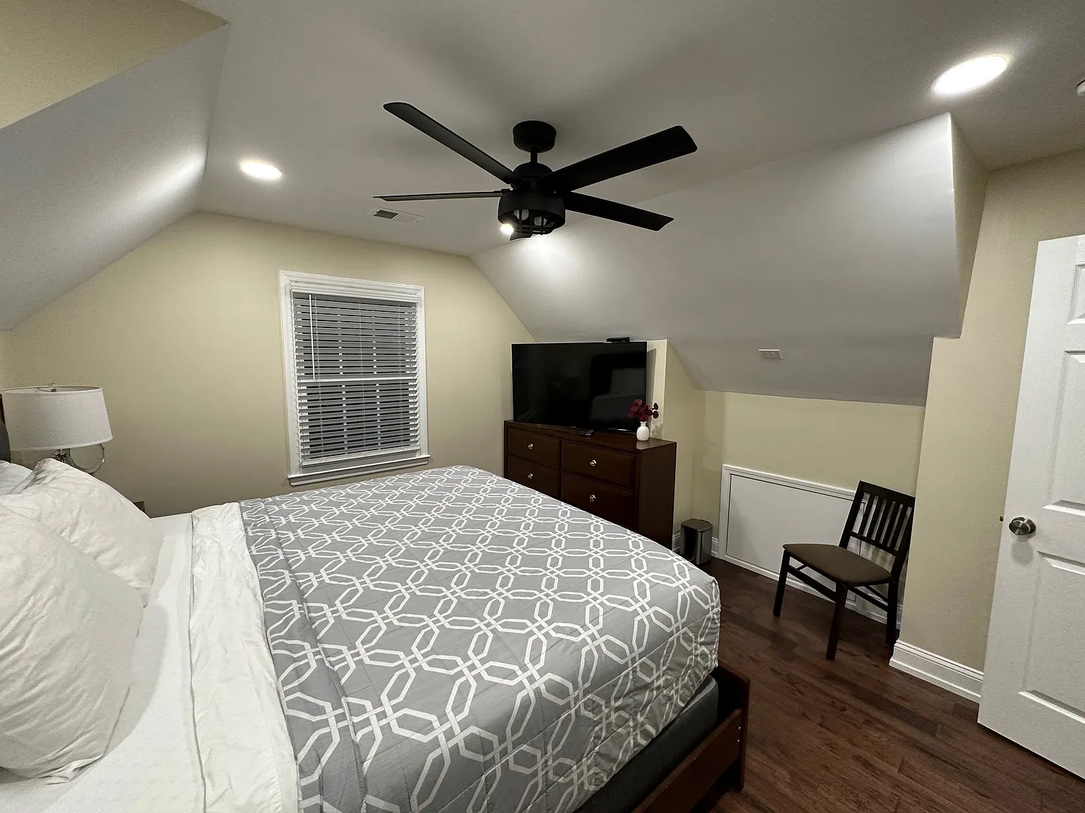 4 bed, 2115 sqft, $6,000 — Photo 3