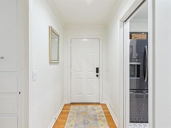 5th image of 2633 Carlton Way
