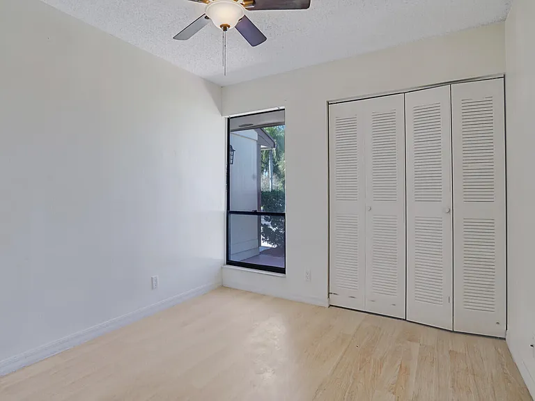 30 Kensington Ln — Photo 15
