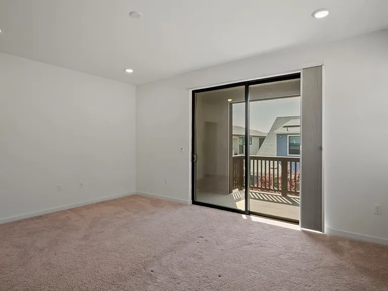 1586 Waterside Ln — Photo 24