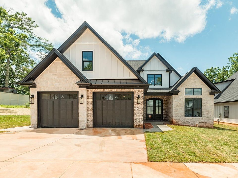 1st image of 305 Bentley Grove Way