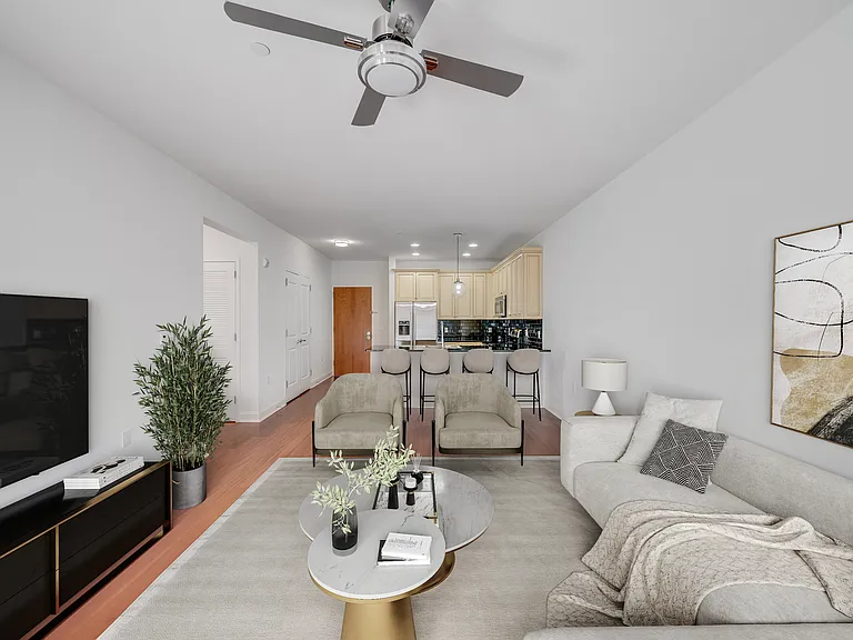 340A Old River Rd #421 — Photo 5