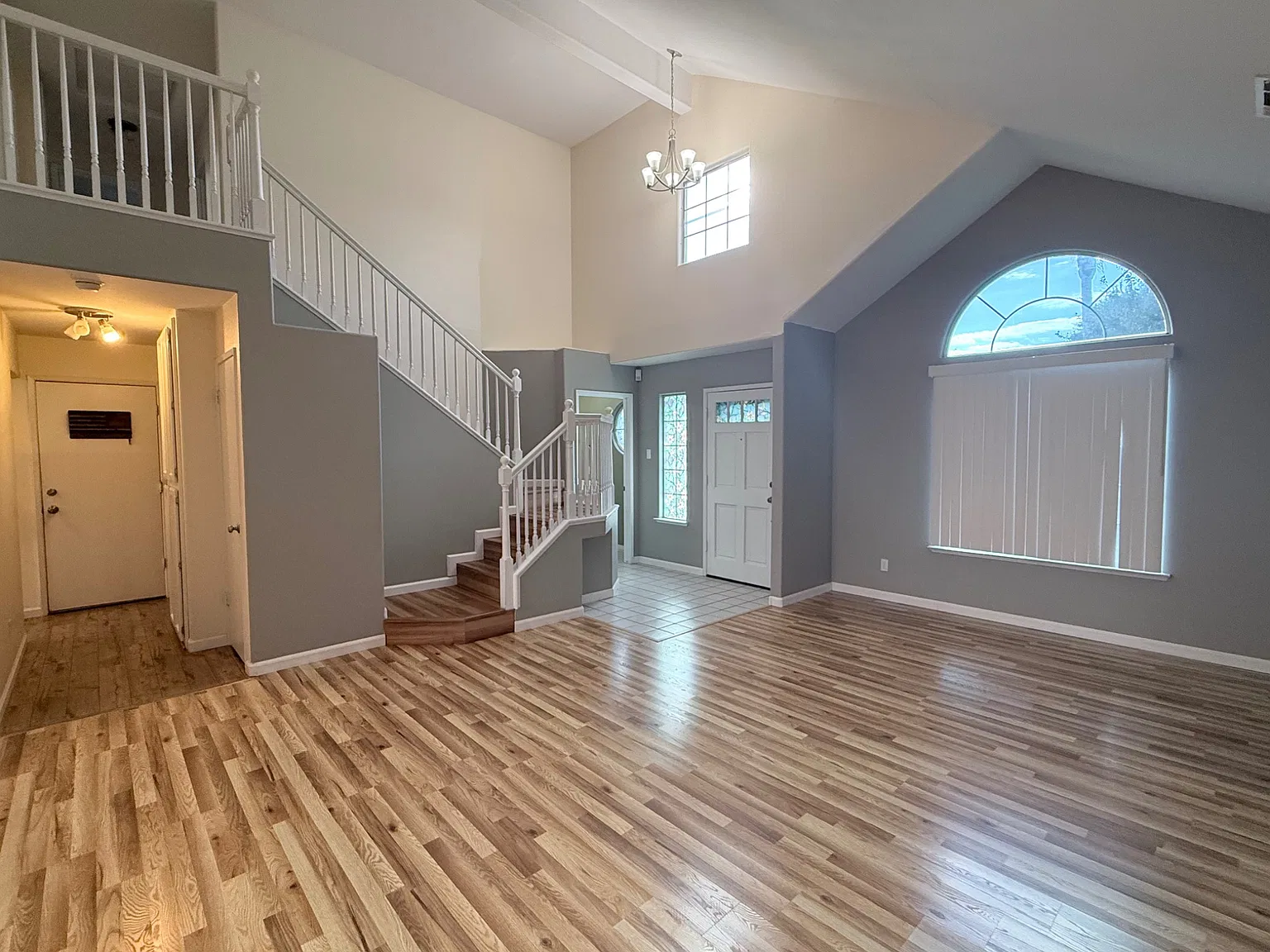 3 bed, 2.5 bath, 1832 sqft, $2,300 — Photo 3
