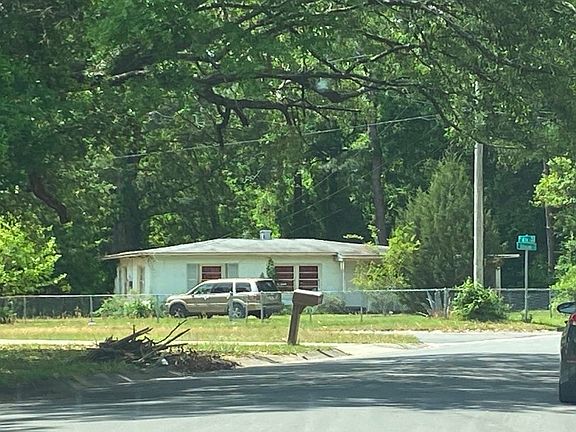 3rd image of 105 W Highland Dr