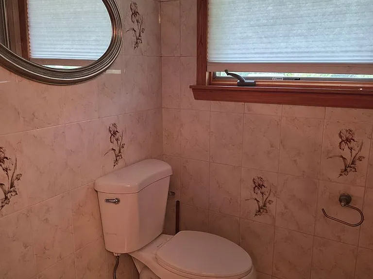 812 Leeds Ln — Photo 21