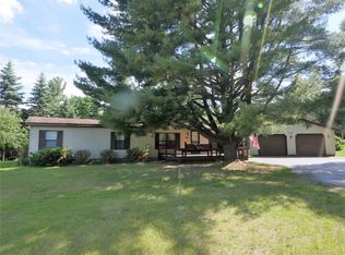 1975 Lakeview Dr, Hubbard Lake, MI 49747