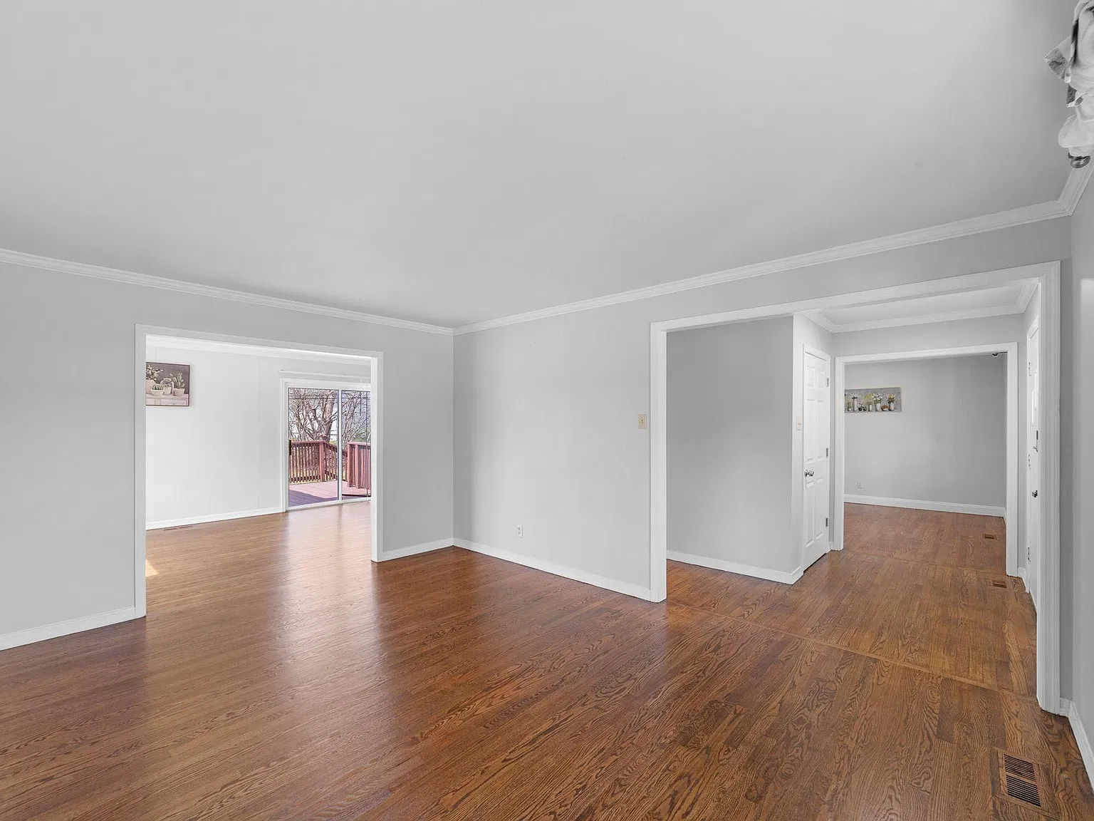 4 bed, 2548 sqft, $2,690 — Photo 4
