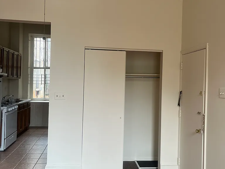 2015 Green St #1F — Photo 5