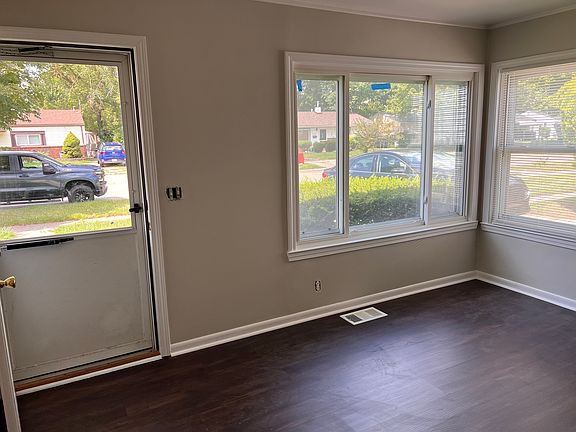 2nd image of 5759 Farnum St