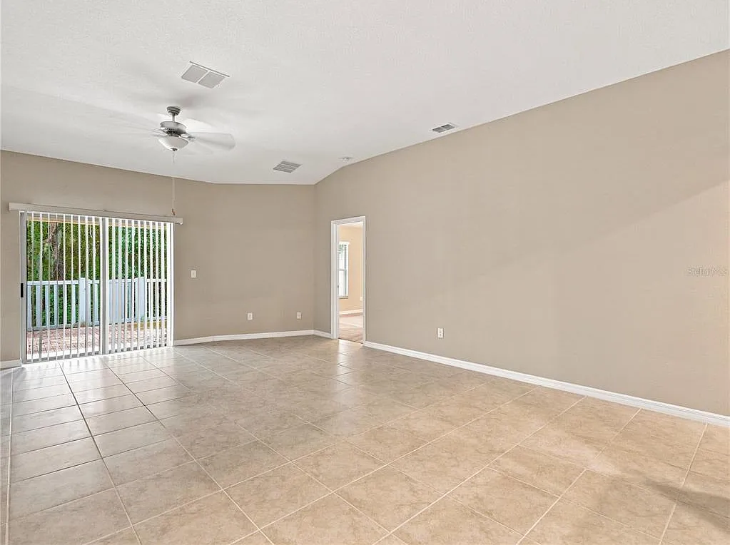 3 bed, 2.0 bath, 1337 sqft, $2,100 — Photo 4