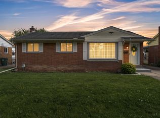 27511 Cambridge St, Garden City, MI 48135