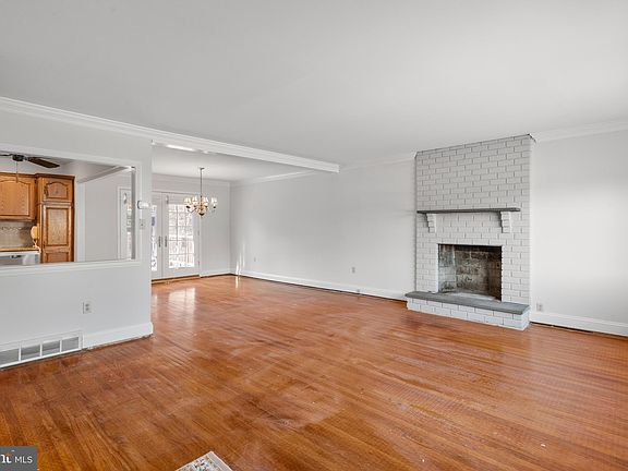 4th image of 26 Karen Dr