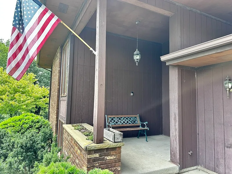 3 bed, 1.5 bath, $2,249 — Photo 3