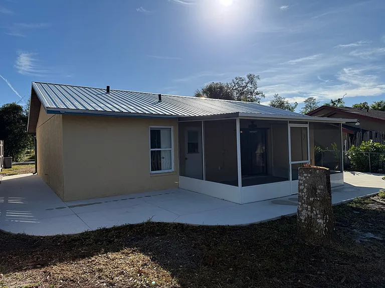 144 Christie Ave — Photo 21