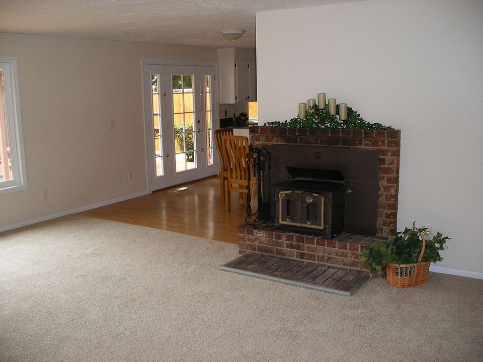 2nd image of 1070 Sharon Loop SE