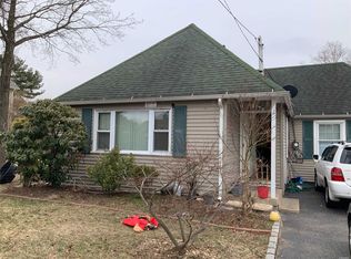 15 Lynch St, Huntington Station, NY 11746