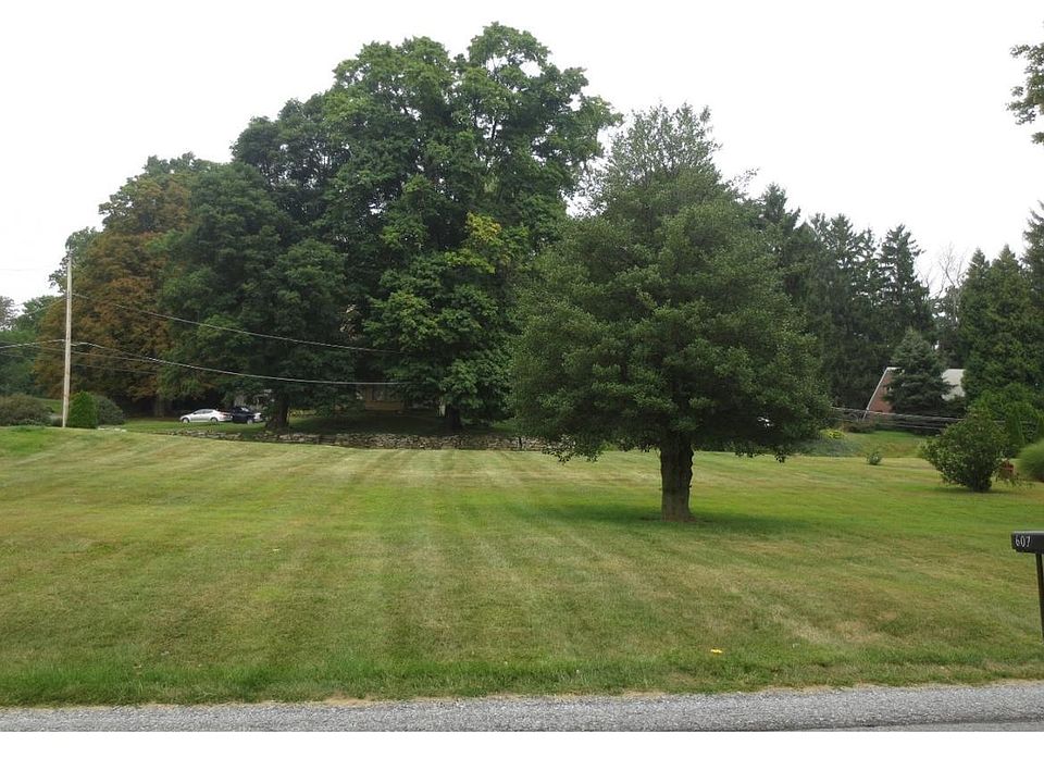 2nd image of 607 Main St