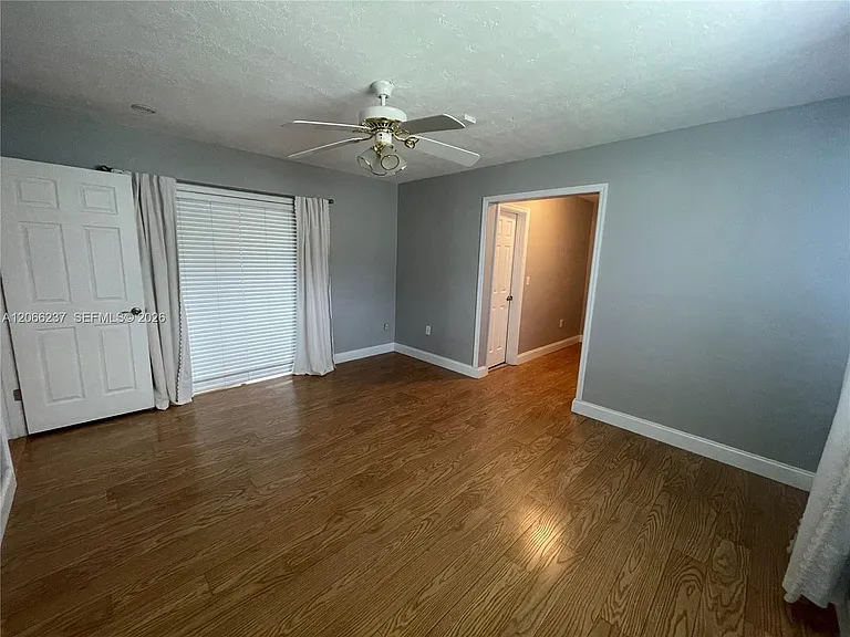 9301 SW 54th St — Photo 17